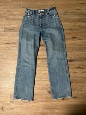 Abercrombie Curve Love 90s High Rise Straight-Leg Blue Jeans